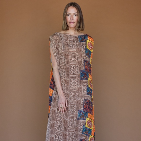 The Cleopatra dress is a stunning and unique piece Handmade with elegance ♻️ - Picture 1 of 8